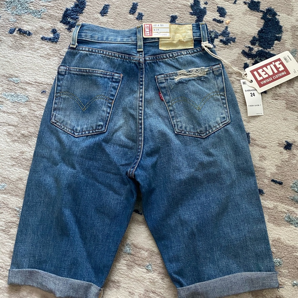 VINTAGE LEVIS SHORTS - Picture 2 of 4